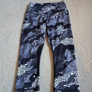 🌈 Reebok Cropped Printed Workout Athletic Leggings